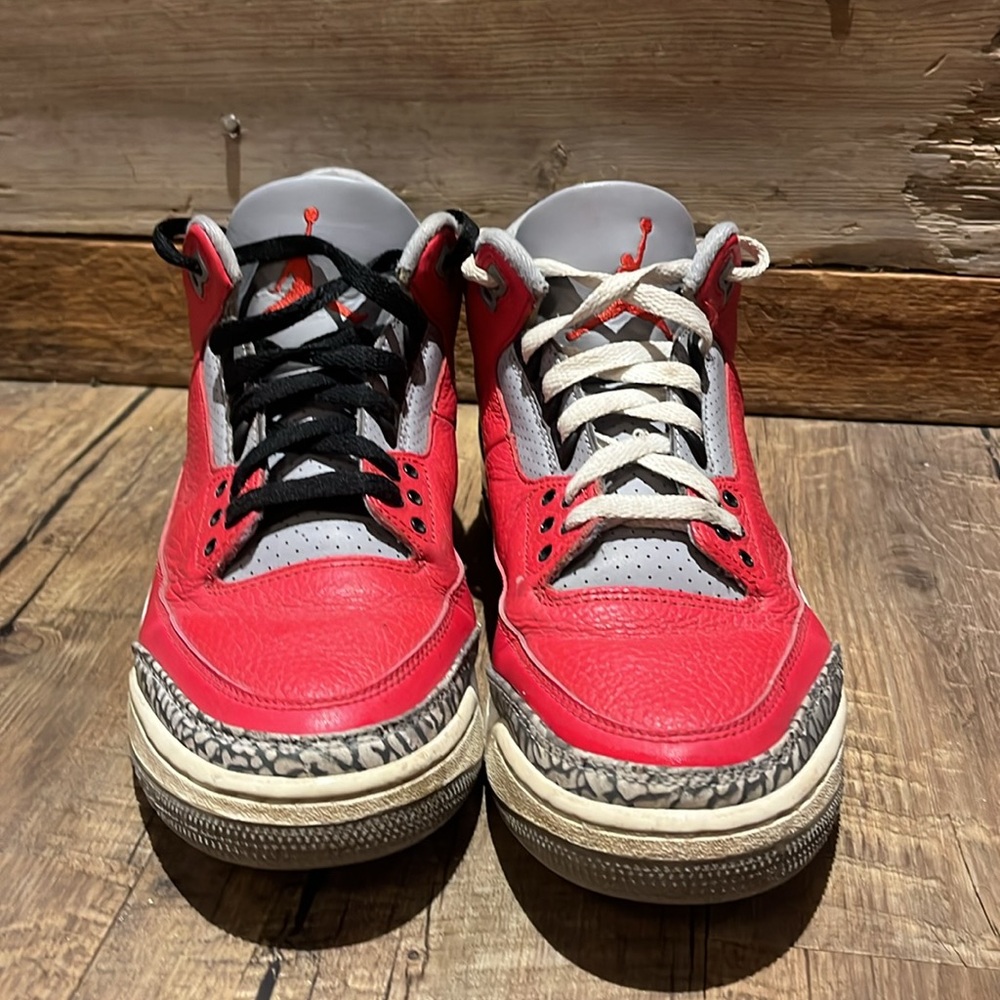 Jordan 3 Unite Red